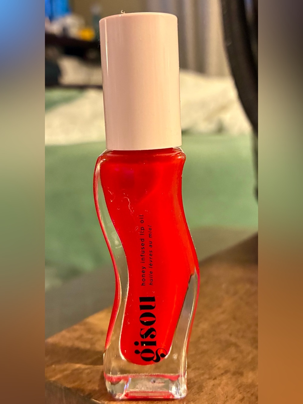 Gisou 
Honey Infused Hydrating Lip Oil 6ml in Strawberry Sorbet
